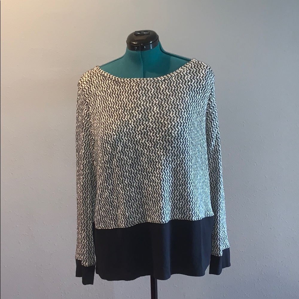 Lightweight sweater with black waist band